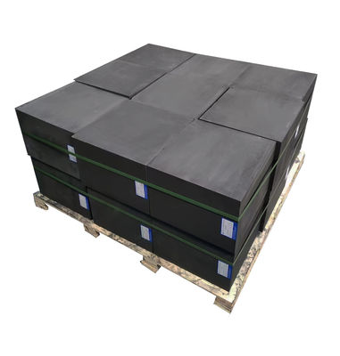 Bloco de grafite liso isotrópico 52 Mpa Resistência flexural Para indústria EDM