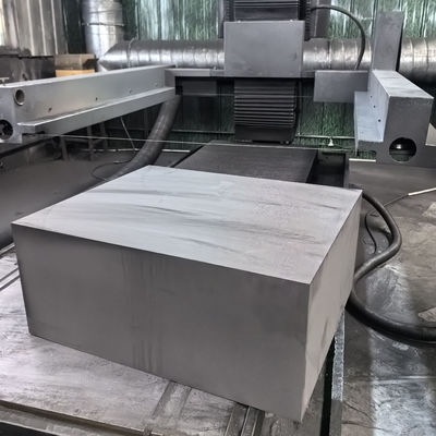 Rodas e blocos de grafite isostática para fabricação de barcas de grafite